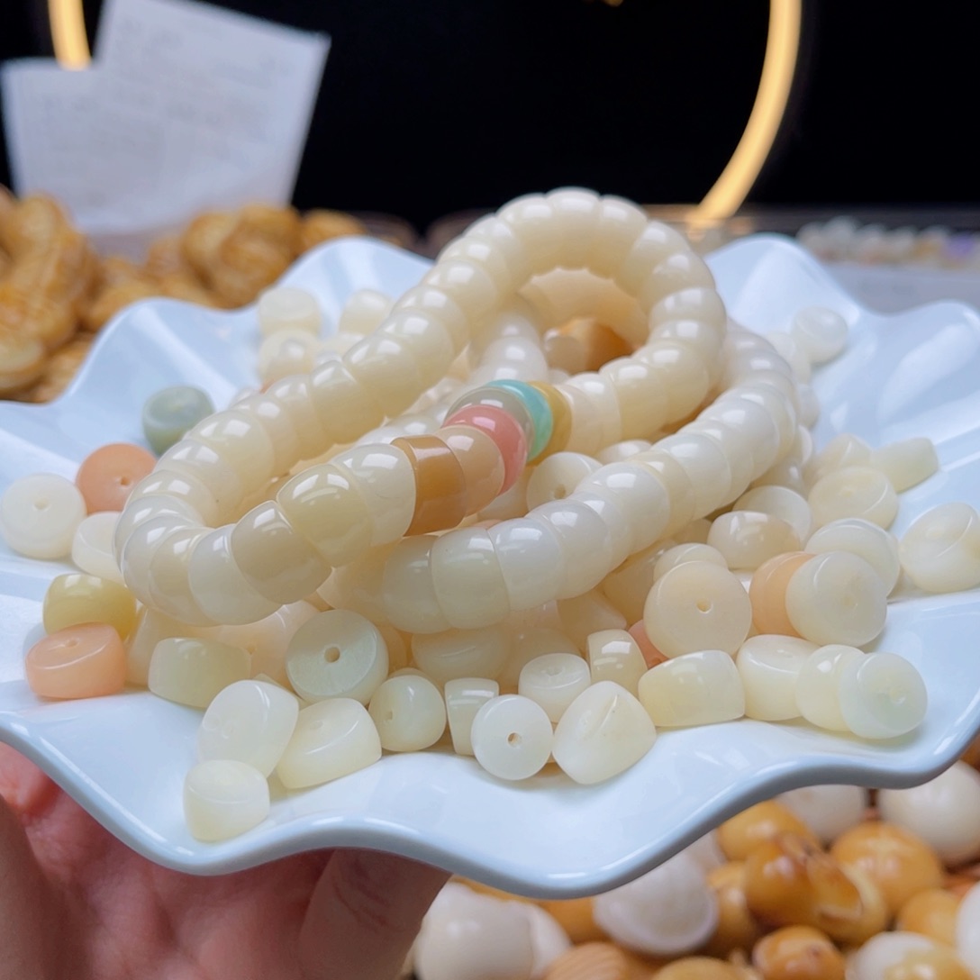 吊坠白玉菩提z11-12mm/110颗+1颗象牙果瑕