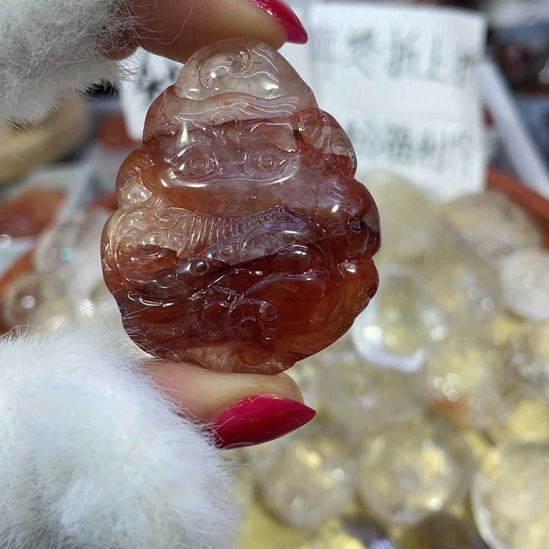 颈饰未镶嵌水晶颈饰未镶嵌的水晶