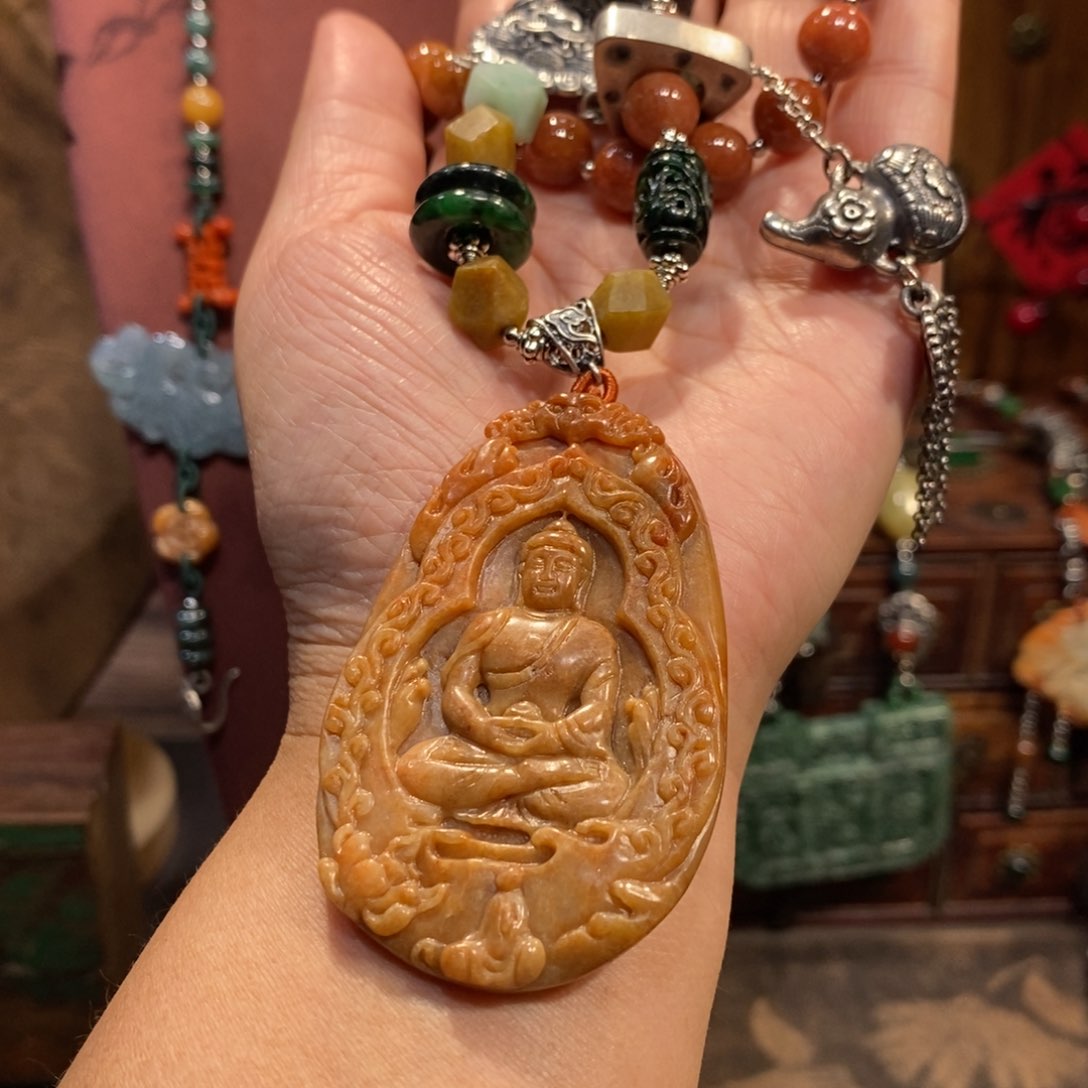 翡翠吊坠(赠链)未镶嵌