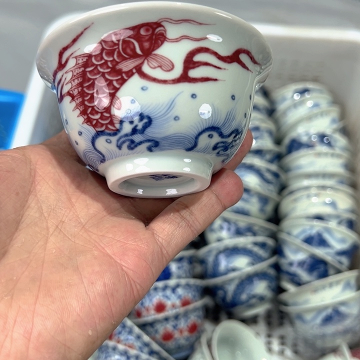 瓷片白青花釉里红鱼化龙压手杯全品