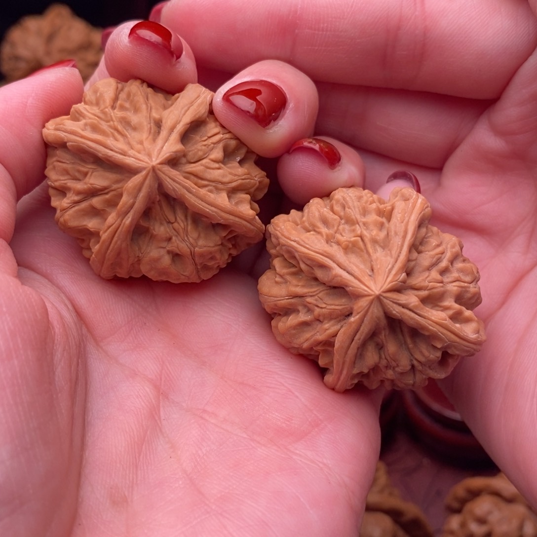 文玩核桃把件金锭四棱40