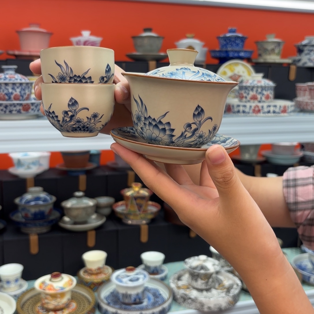 茶具是指由两块金属