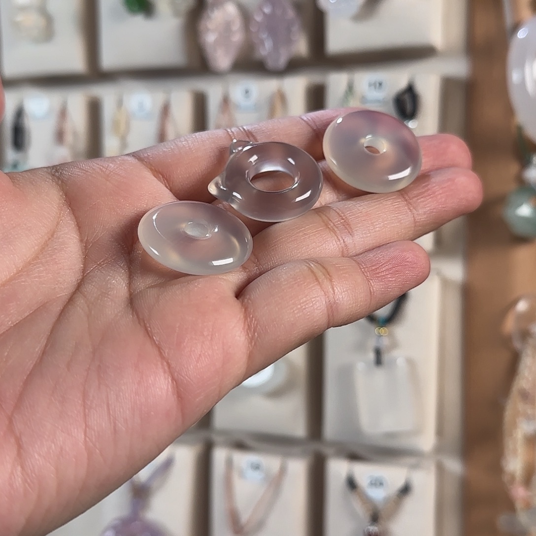 鸢***月玛瑙/玉髓未镶嵌颈饰