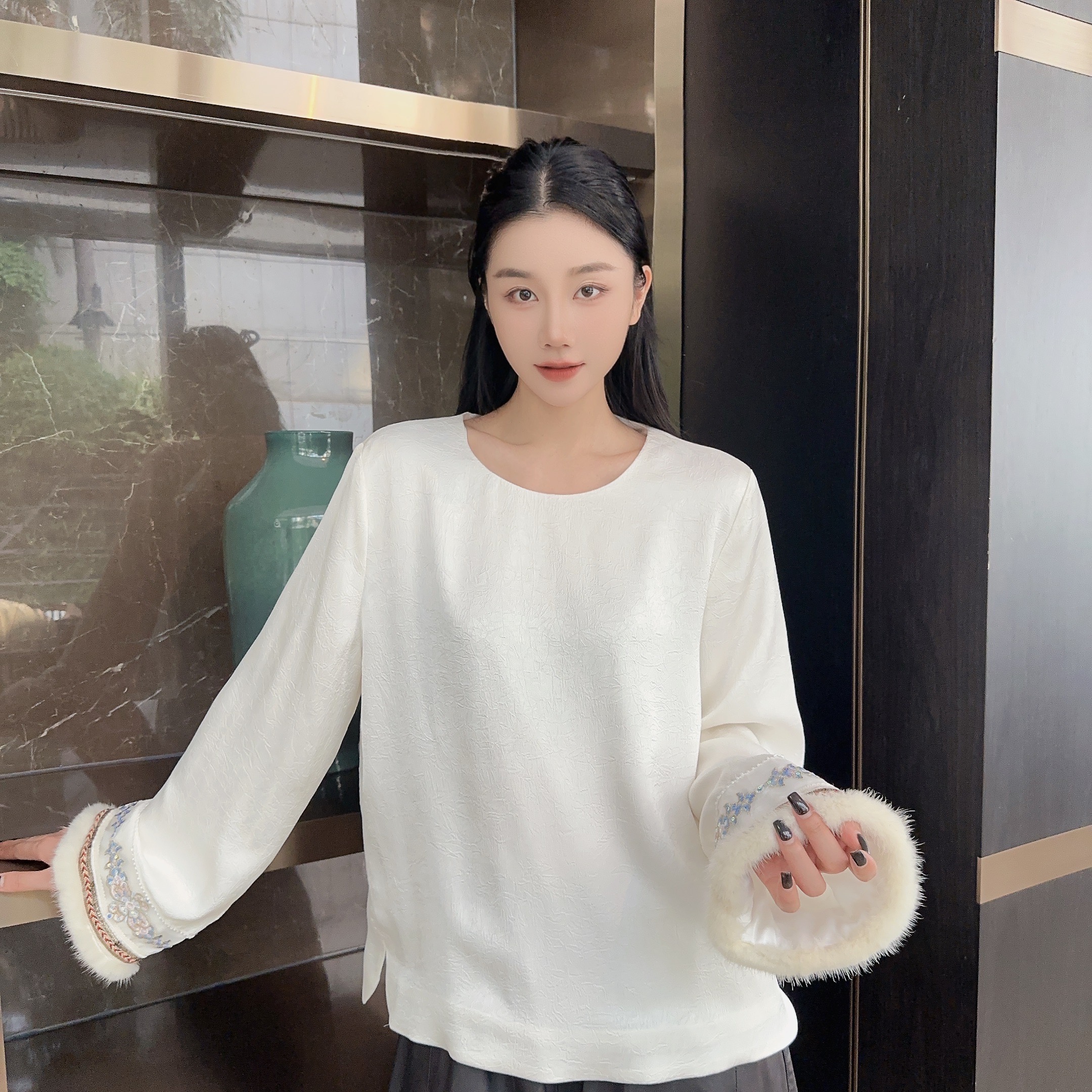 Betty Bairn【枝上雪】松弛感万能百搭拼接水貂毛袖上衣A6122