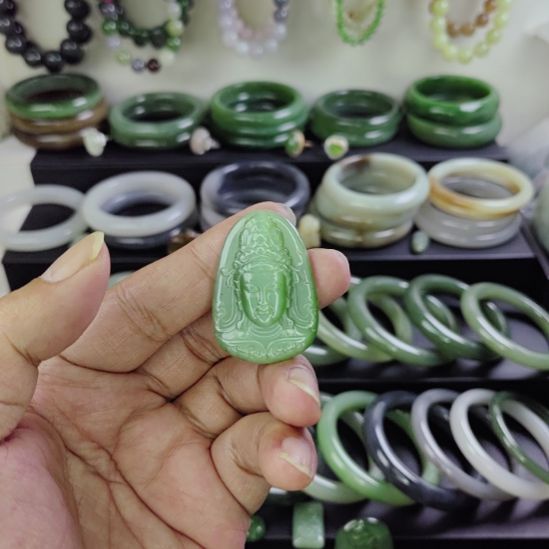 和田玉未镶嵌颈饰