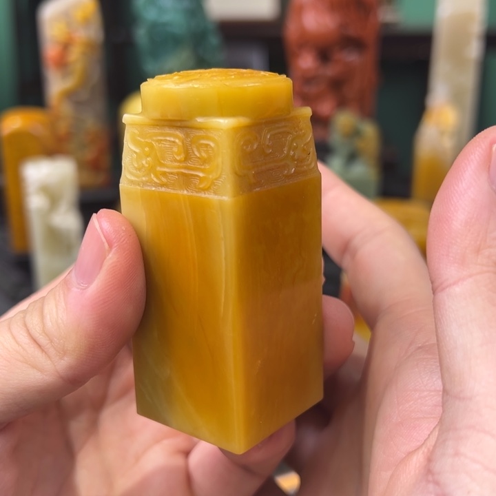 青田石菜花黄博古雕