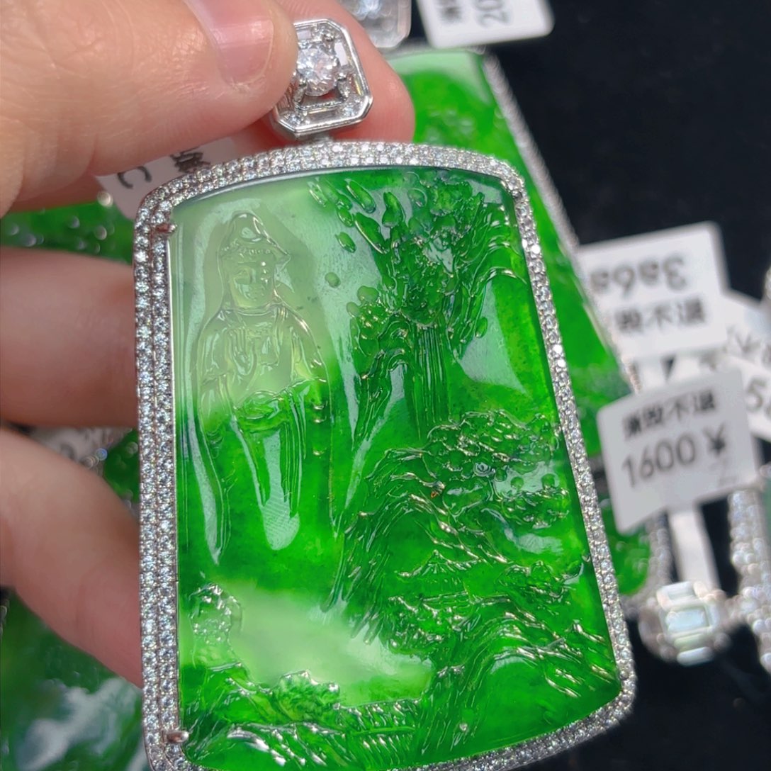 翡翠颈饰未镶嵌山水观音