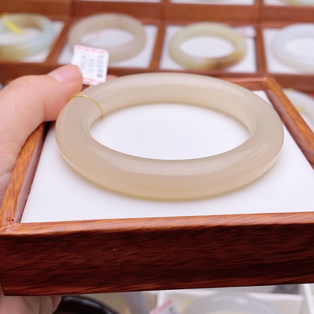 和田玉手镯未镶嵌55.1