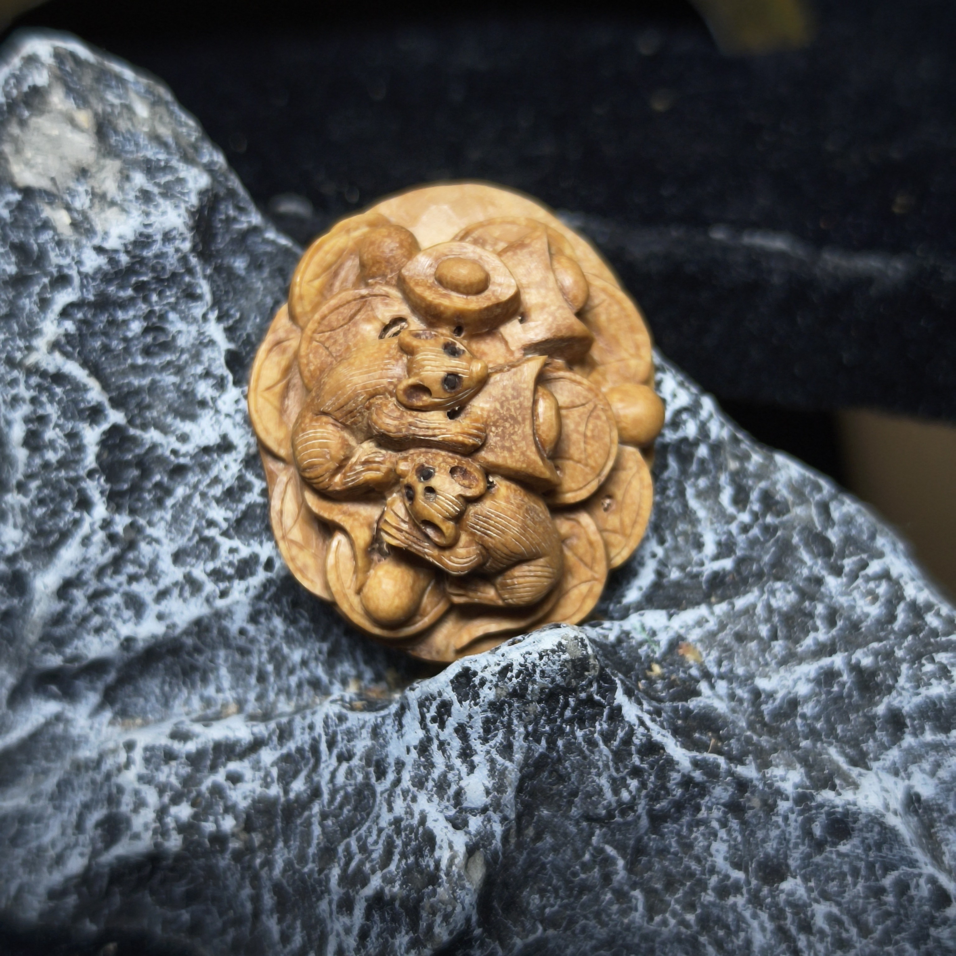 纯手工雕刻桃核单粒 鼠你有钱 寓意好