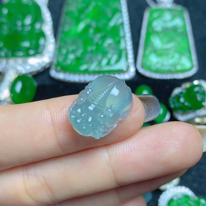 翡翠未镶嵌挂件貔貅