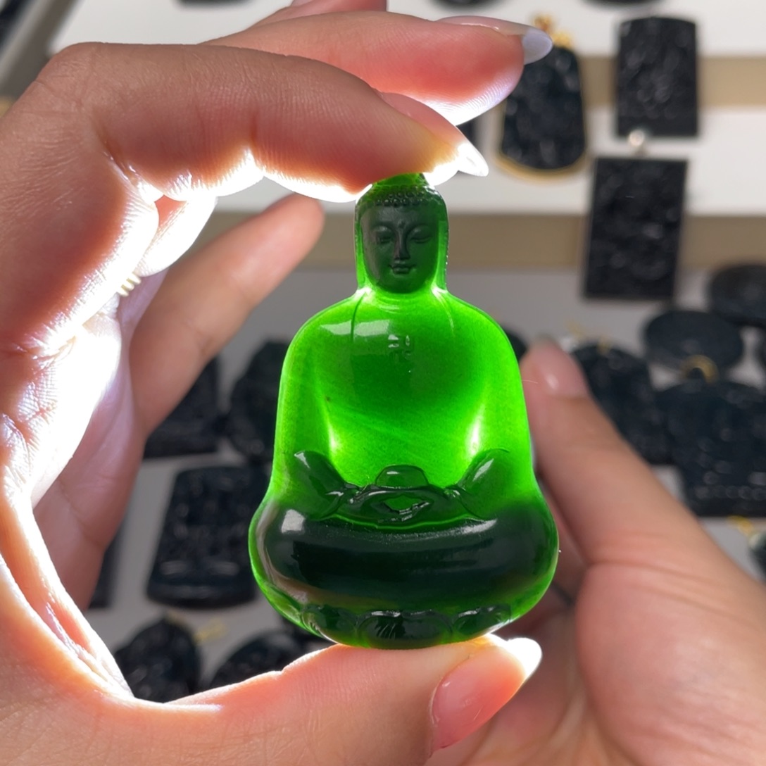 未镶嵌蛇纹石玉吊坠