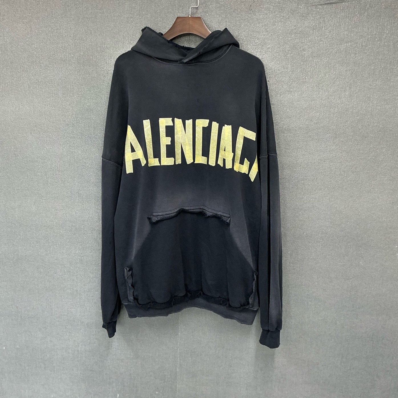 99新 Balenciaga/巴黎世家 美纹纸胶带做旧帽衫卫衣 99新1码/5173