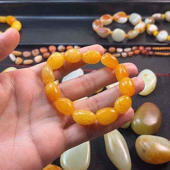 张***车颈饰未镶嵌和田玉