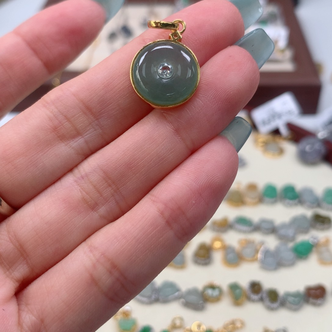 翡翠未镶嵌颈饰平安扣吊坠