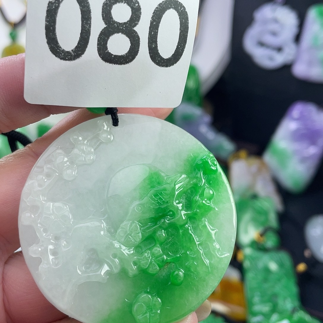 翡翠未镶嵌吊坠(赠链)