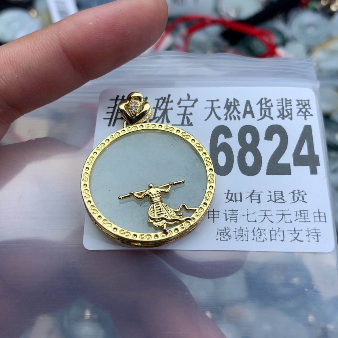 翡翠颈饰未镶嵌6824。