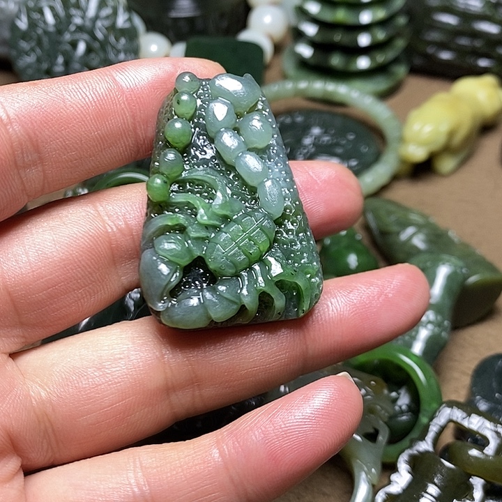 特***和田玉未镶嵌颈饰