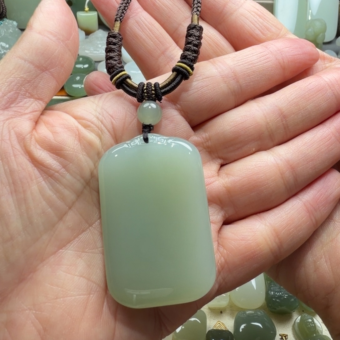 冷***冷和田玉未镶嵌颈饰