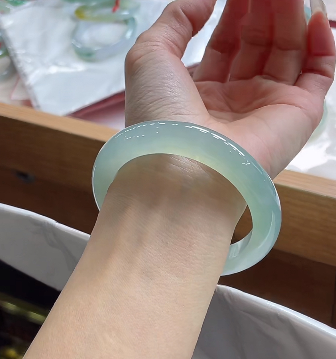 53-54圈正冰冰蓝翡翠手镯