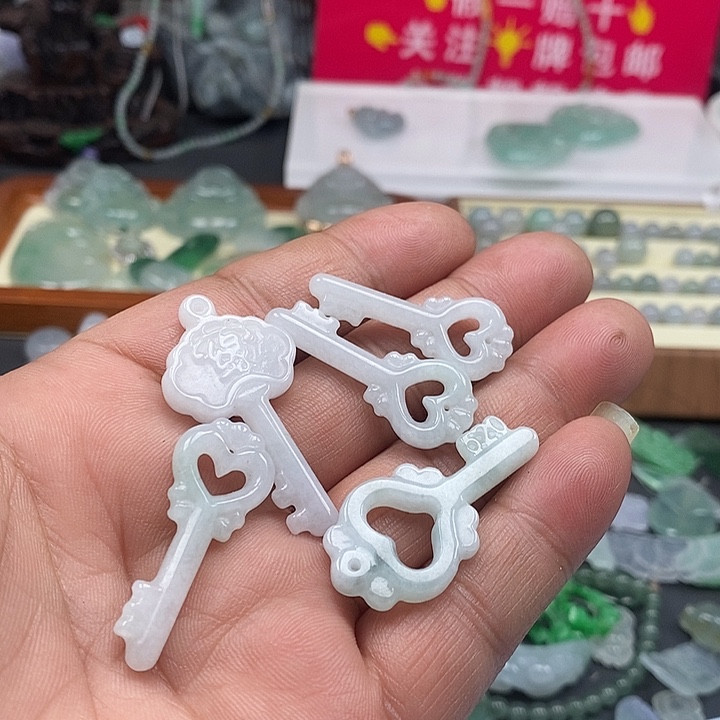 吊坠(不含链)未镶嵌翡翠一个30