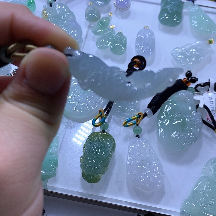 翡翠颈饰未镶嵌天然翡翠A货吊坠