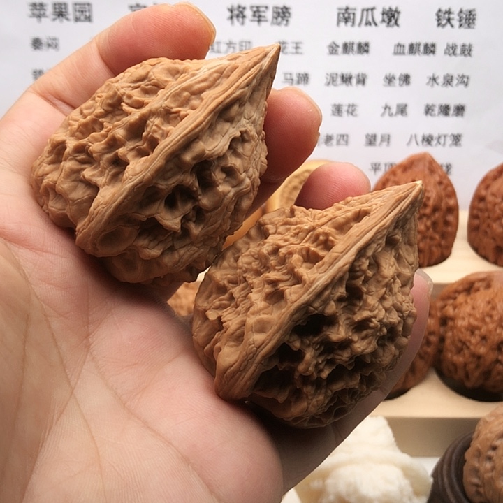 把件文玩核桃k大沽石，边40，有点黄尖