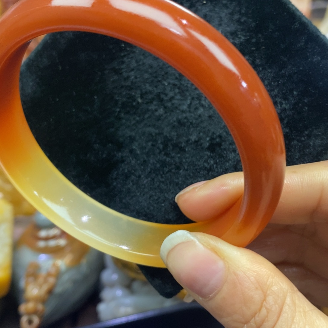 未镶嵌石英质玉（黄龙玉）颈饰