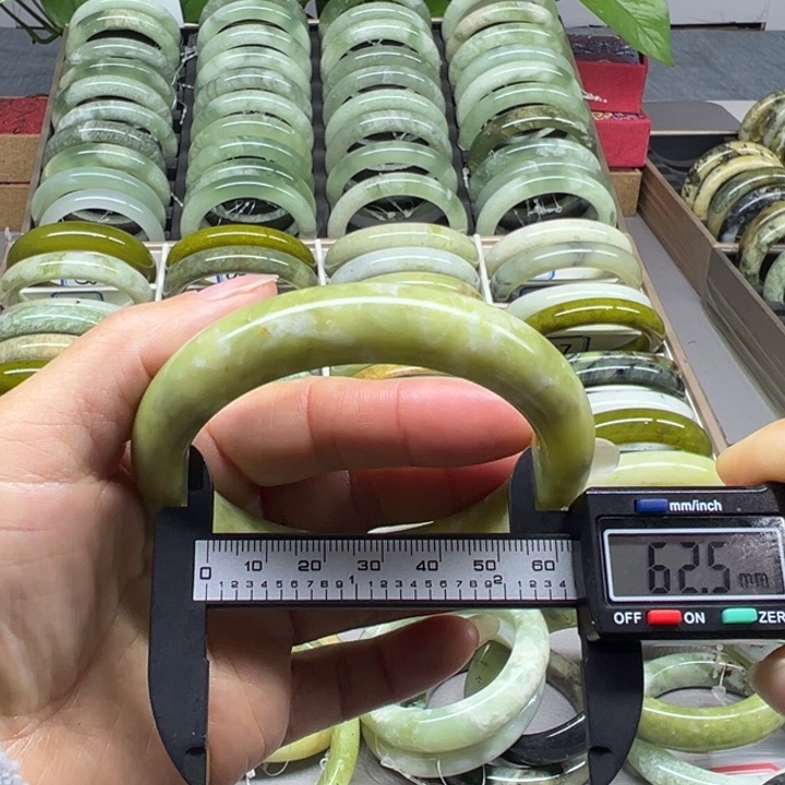 蛇纹石玉未镶嵌手镯58