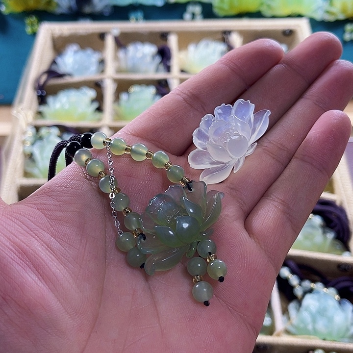 蛇纹石玉未镶嵌颈饰?**?