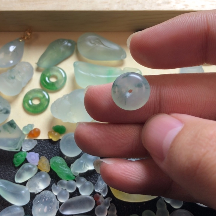 定制翡翠未镶嵌挂件