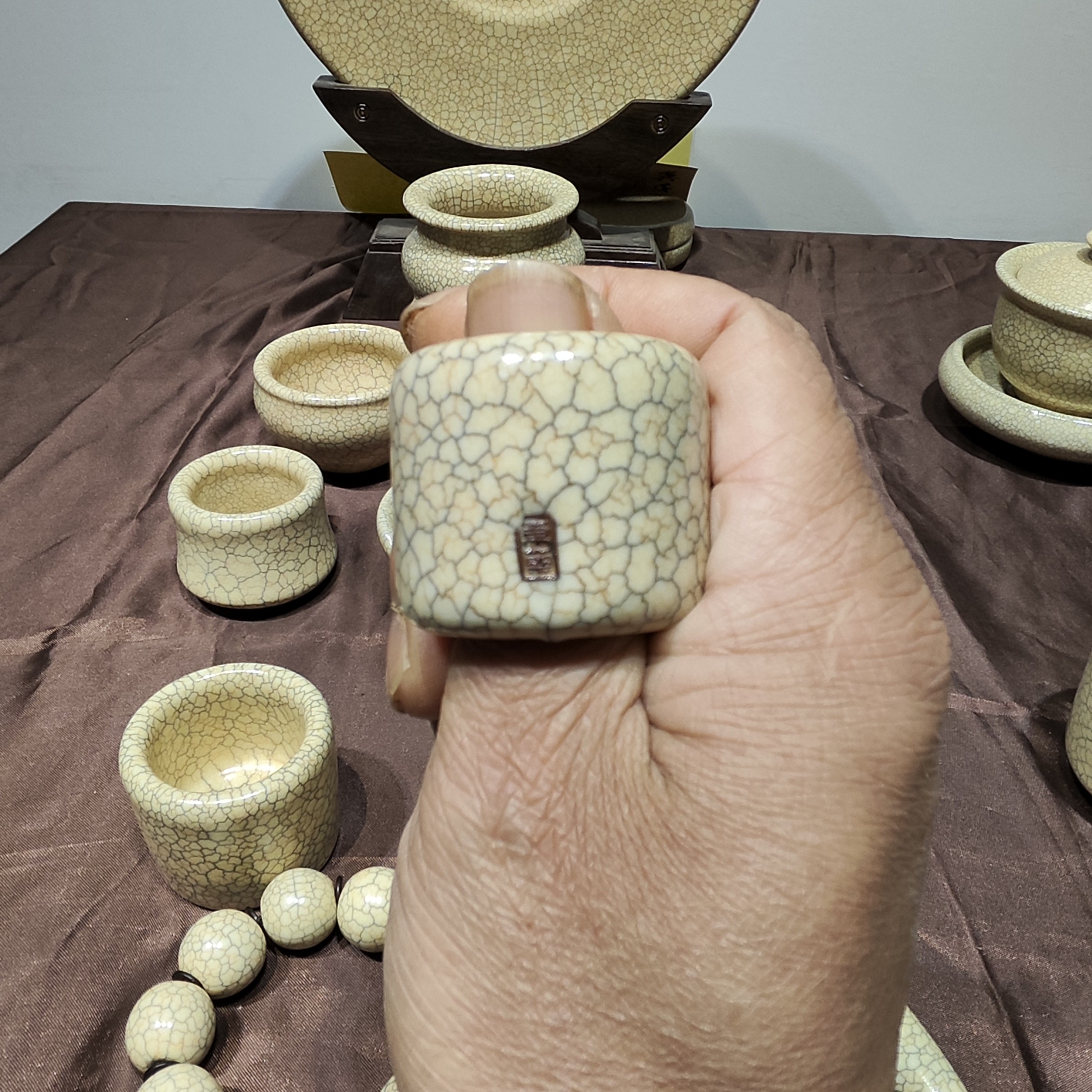 传世哥窑墨纹梅花开片板指