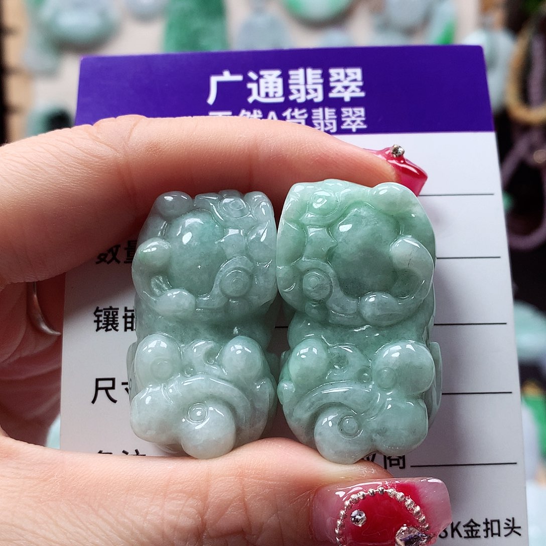 翡翠颈饰未镶嵌貔貅，微瑕，介意勿拍