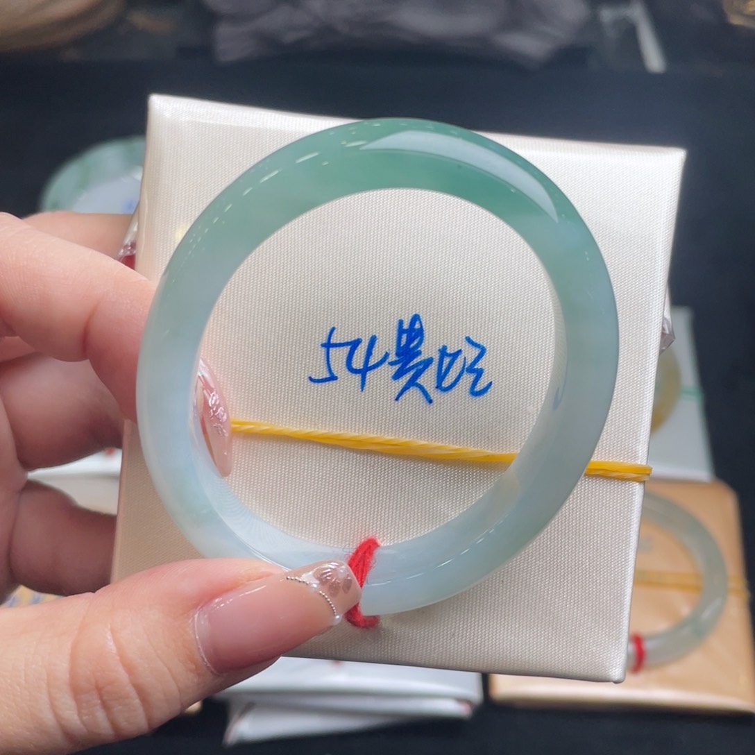 翡翠手镯未镶嵌缅甸翡翠手镯