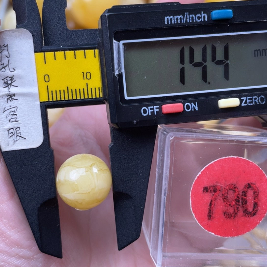 蜜蜡未镶嵌珠宝奇石