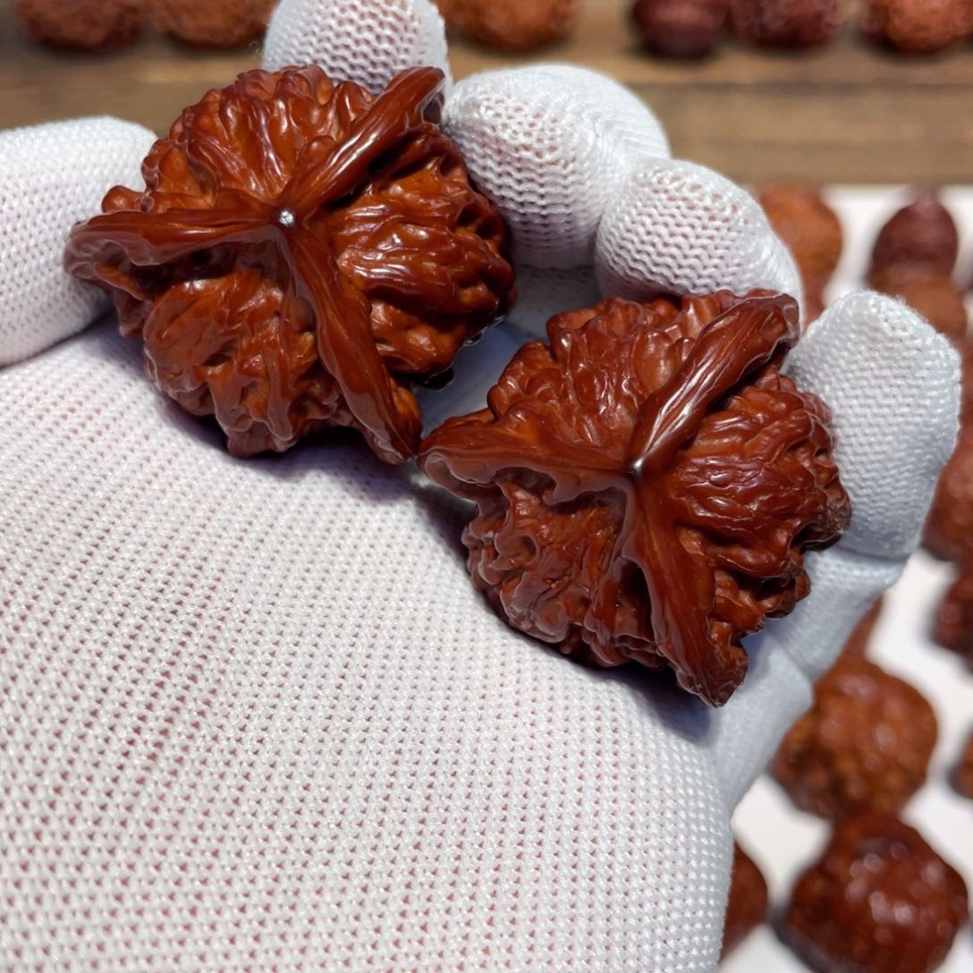 猴头核桃吊坠三棱666.01.40.