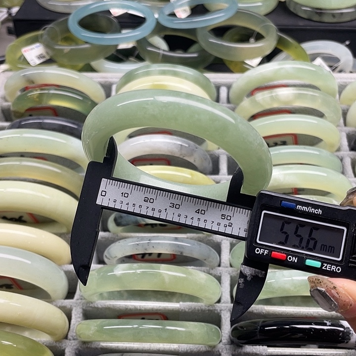 蛇纹石玉未镶嵌手镯439