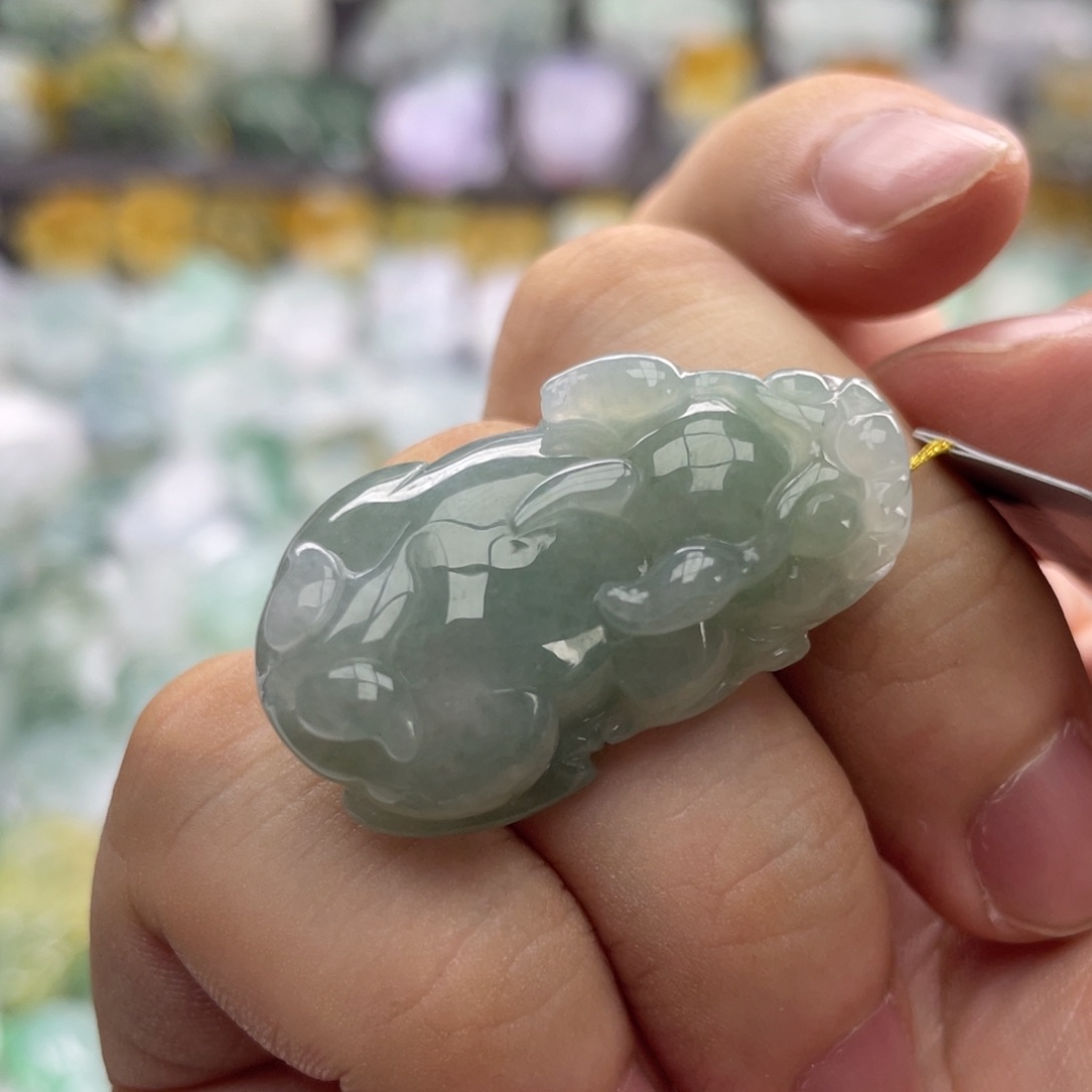 翡翠未镶嵌颈饰貔貅