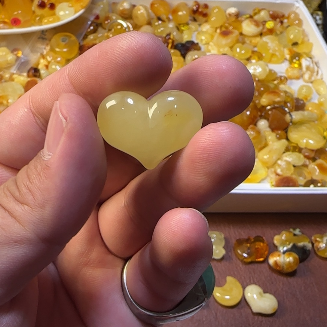 琥珀未镶嵌裸石3克