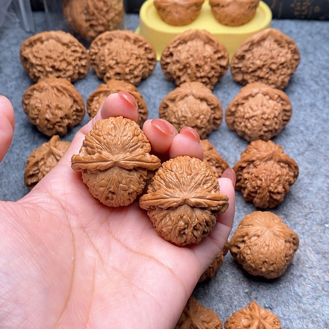 文玩核桃把件精品大眼睛白狮子38全肚38