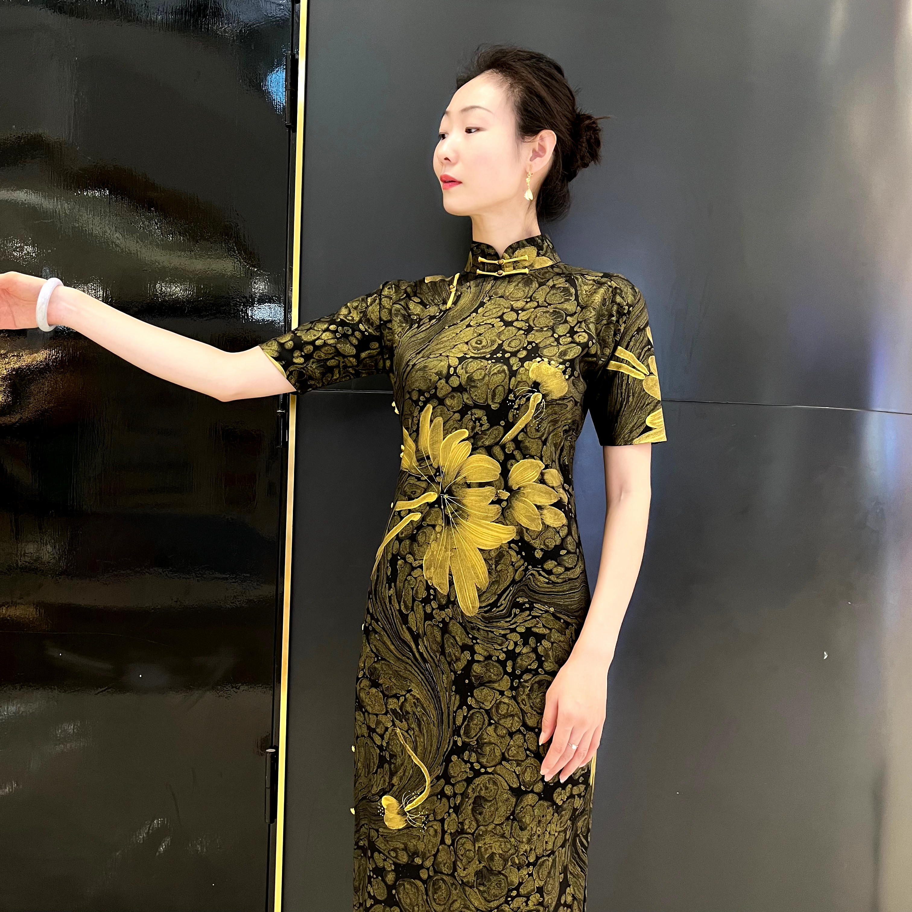 汀月白【流金岁月】桑蚕丝双面缎双非遗鎏金墨池手绘香云纱开襟旗袍