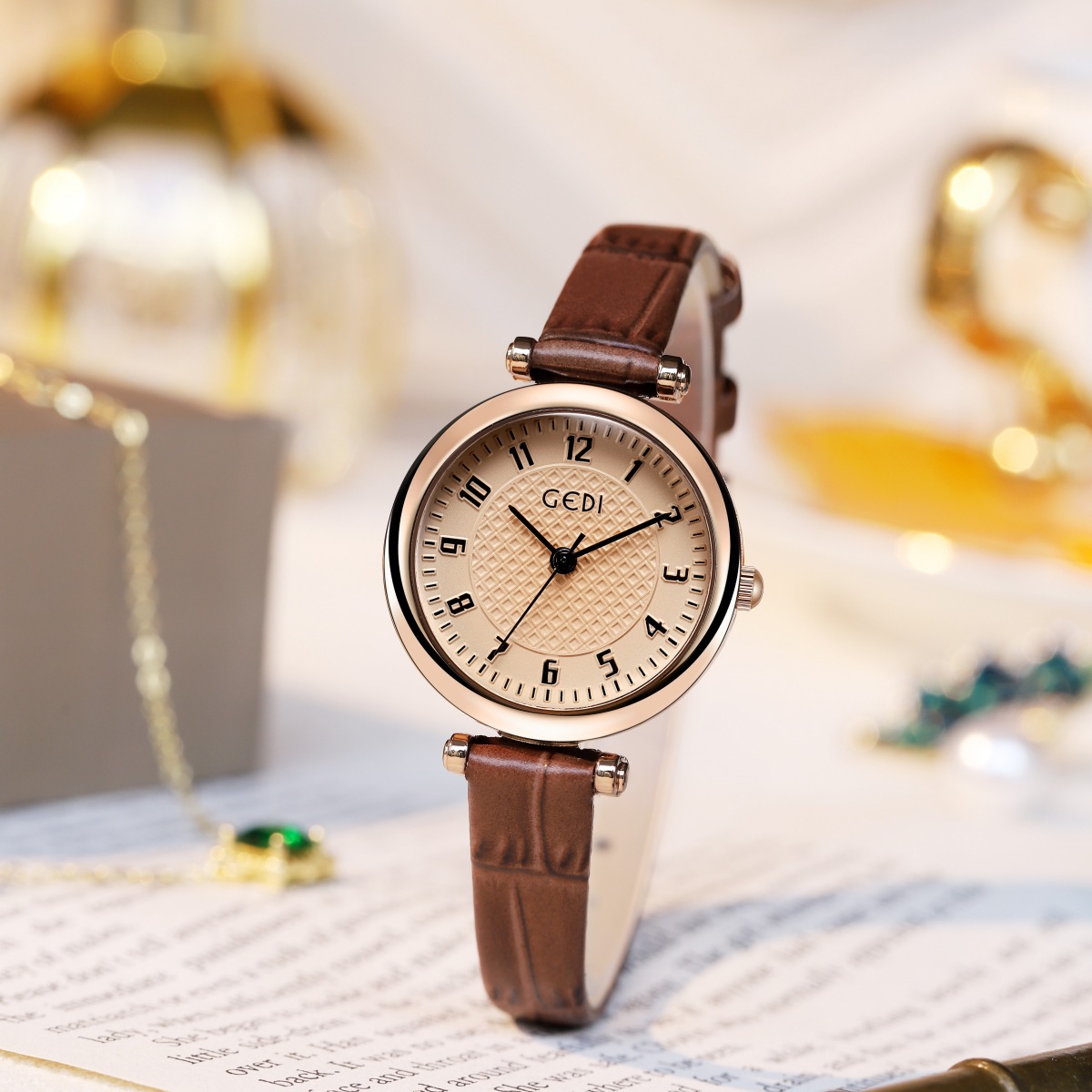 新款简约风学生防水石英竹节纹皮带小巧女士手表气质轻奢时尚腕表