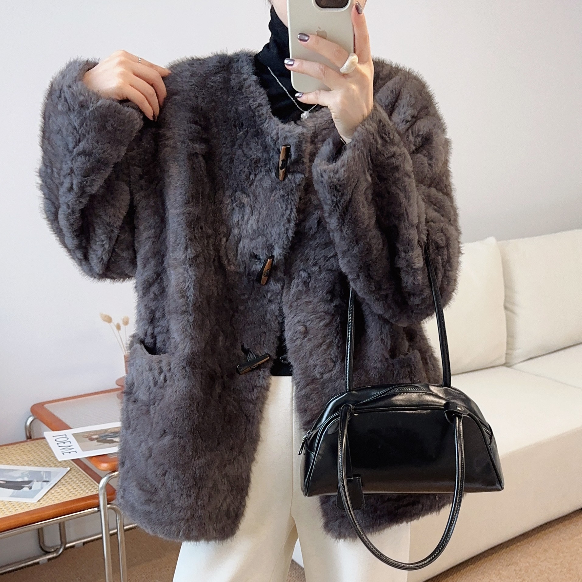 韩系圆领牛角扣毛毛中款外套女