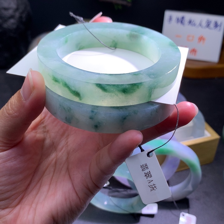 定制翡翠未镶嵌翡翠手镯