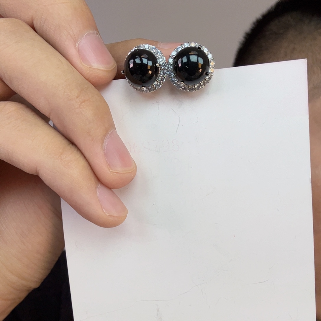 翡翠未镶嵌颈饰一对