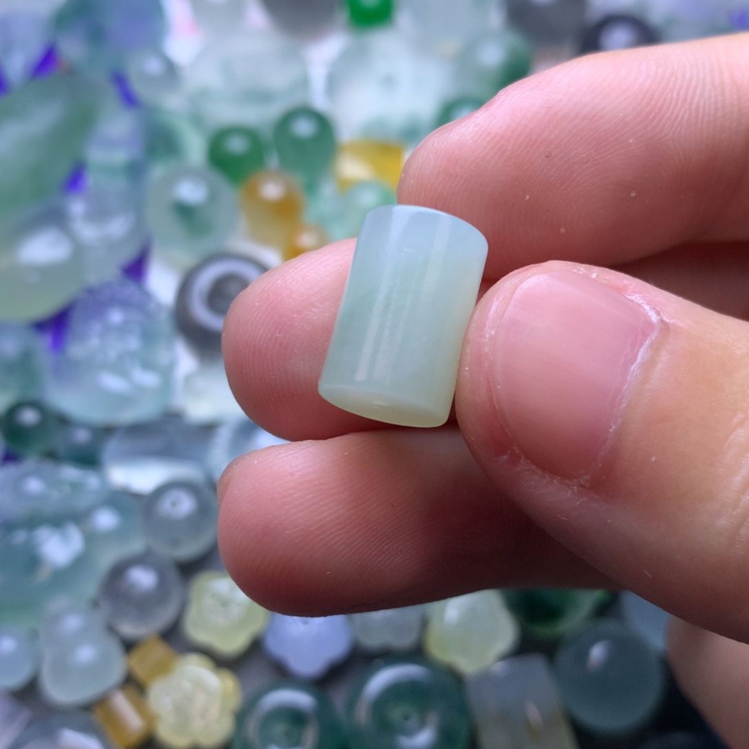 定制翡翠未镶嵌挂件