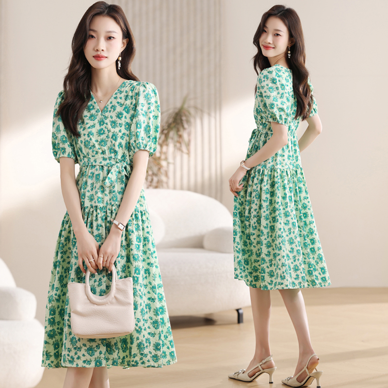 实拍盐系法式复古碎花连衣裙女夏新款气质收腰显瘦雪纺初恋长裙子