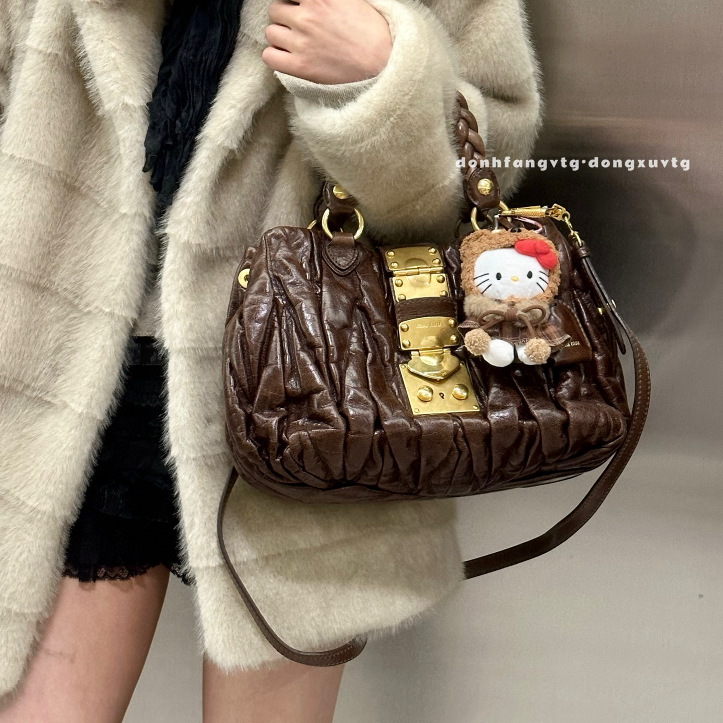 95新 MIU MIU/缪缪 miumiu 棕色油蜡机车斜挎包