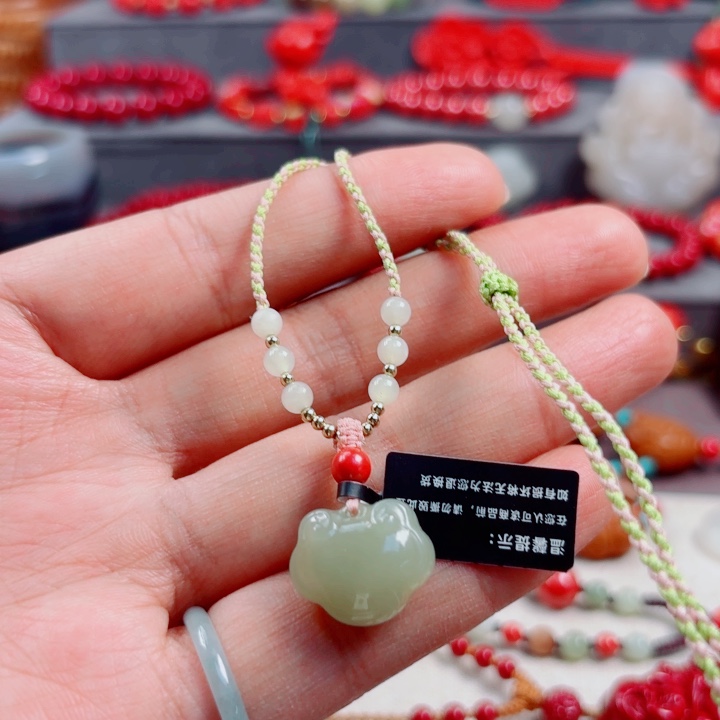 和田玉（糖玉）颈饰未镶嵌