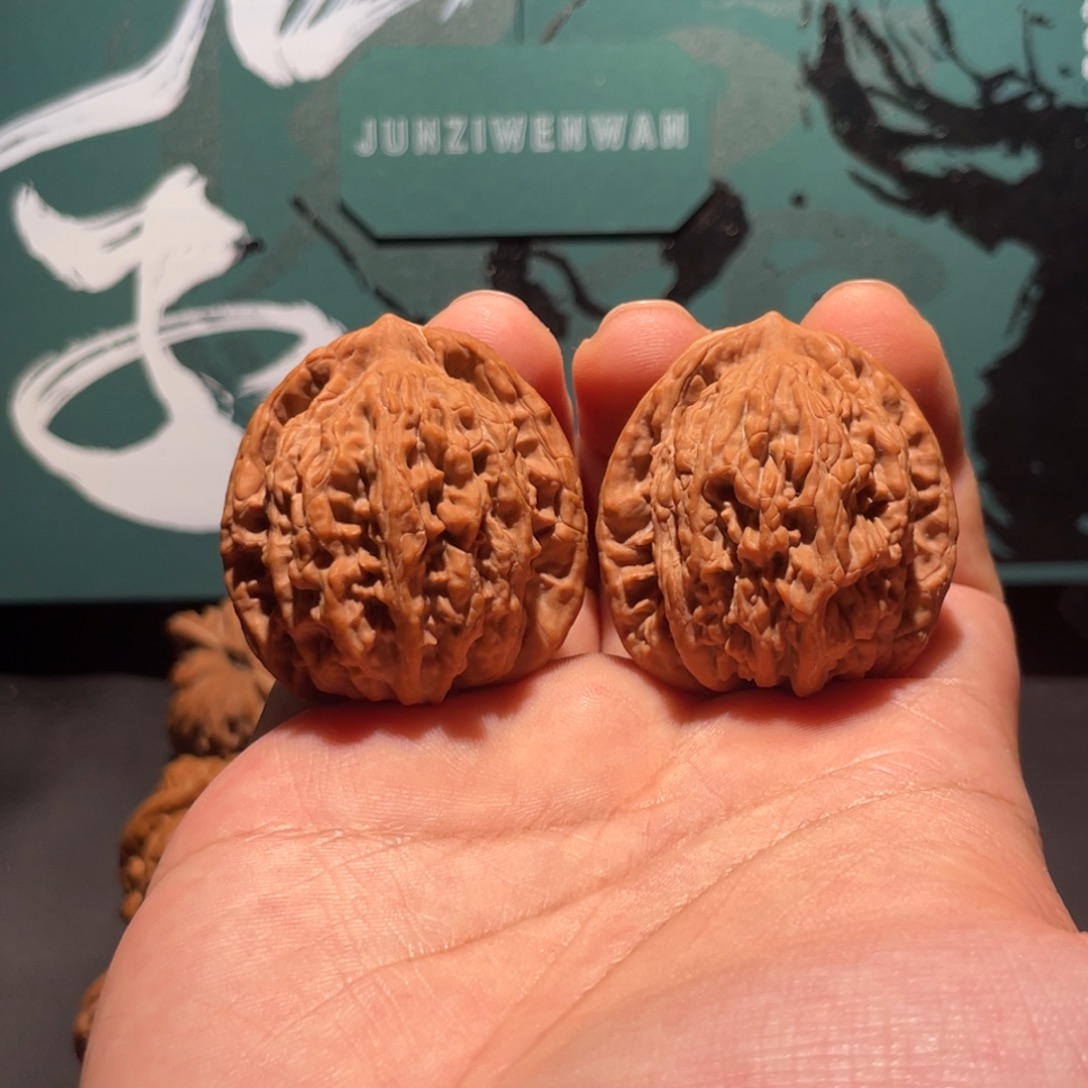 文玩核桃吊坠40房山虎头君子级42克