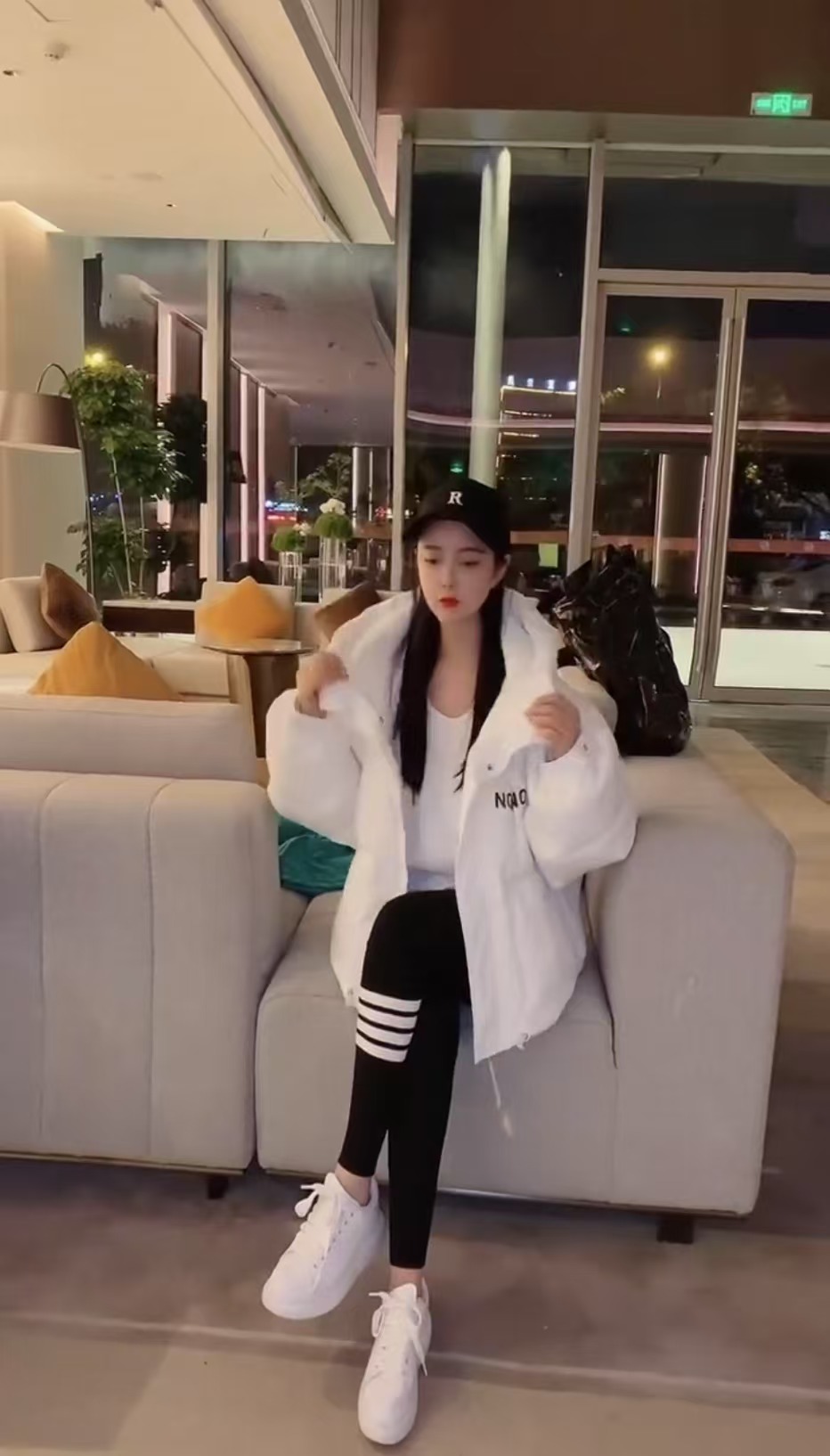 2025羽绒服张怡专场时尚休闲设计师秋冬款